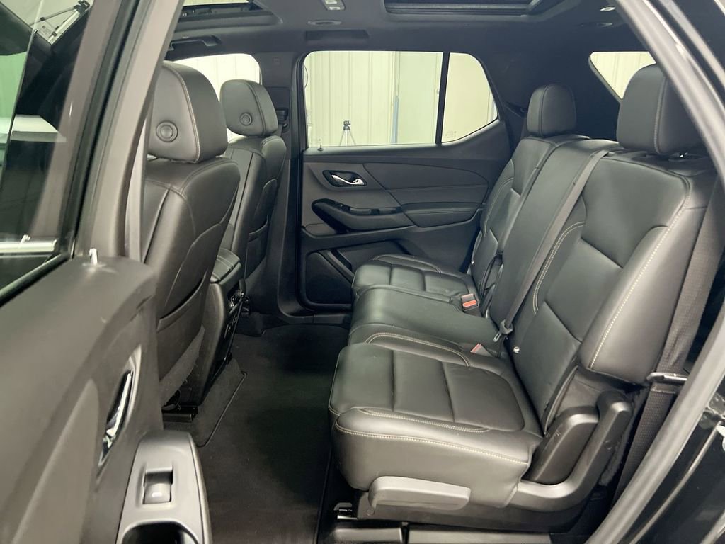 Used 2023 Chevrolet Traverse LT w/ LT Premium Package image 24