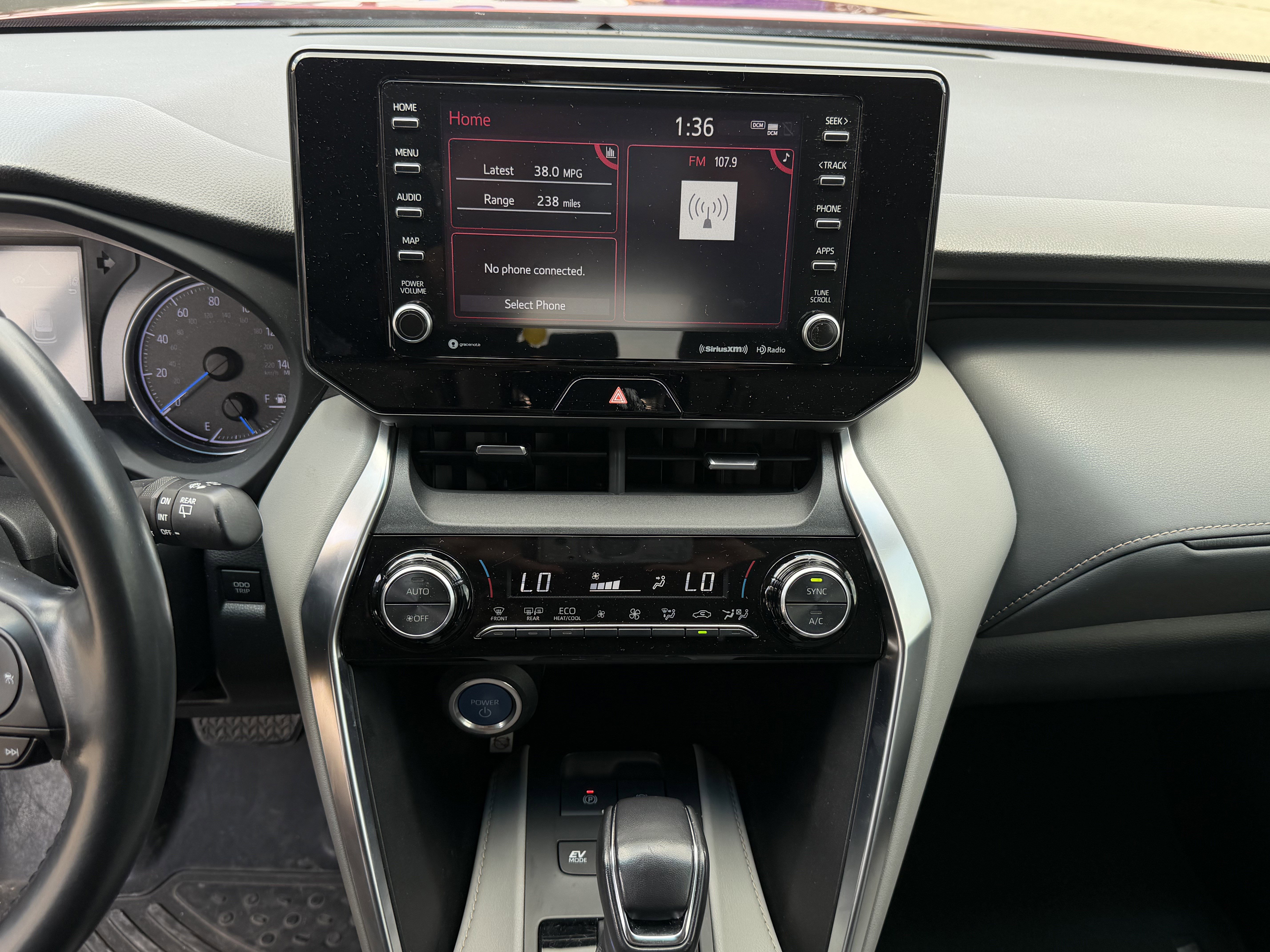 Used 2021 Toyota Venza LE AWD/4WD image 18