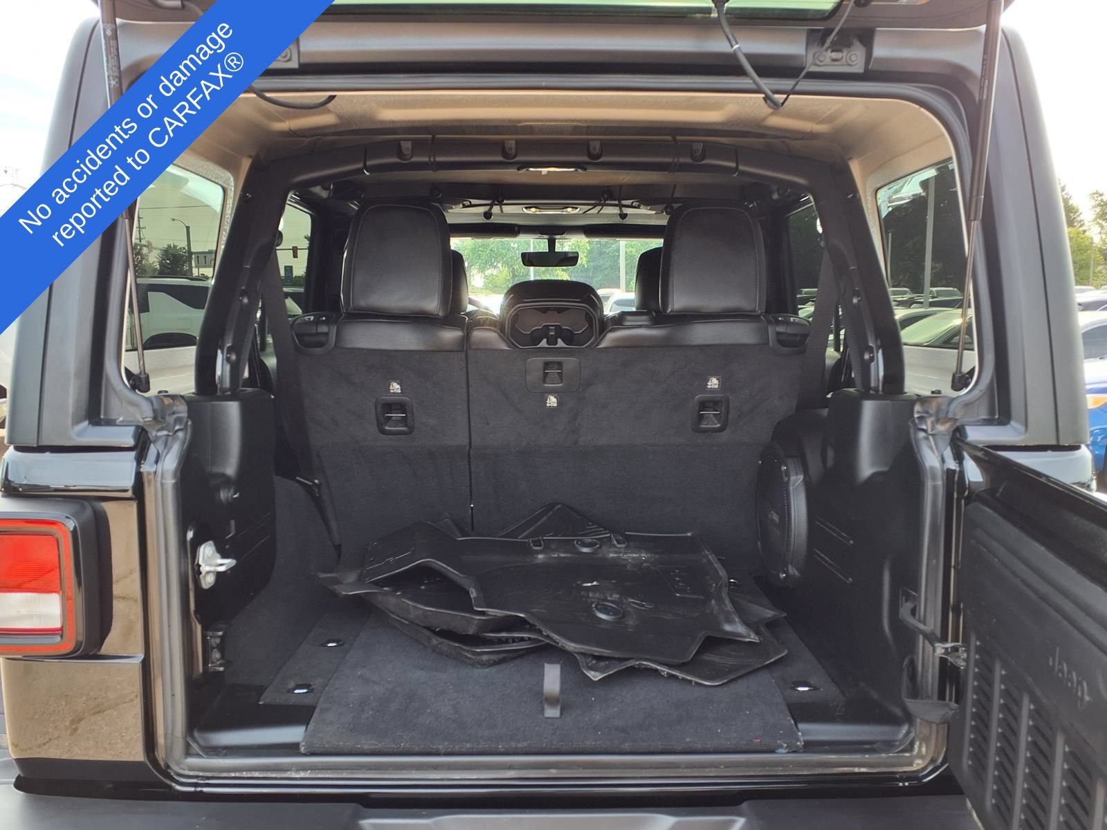 Used 2023 Jeep Wrangler Unlimited Rubicon w/ Cold Weather Group AWD/4WD image 11
