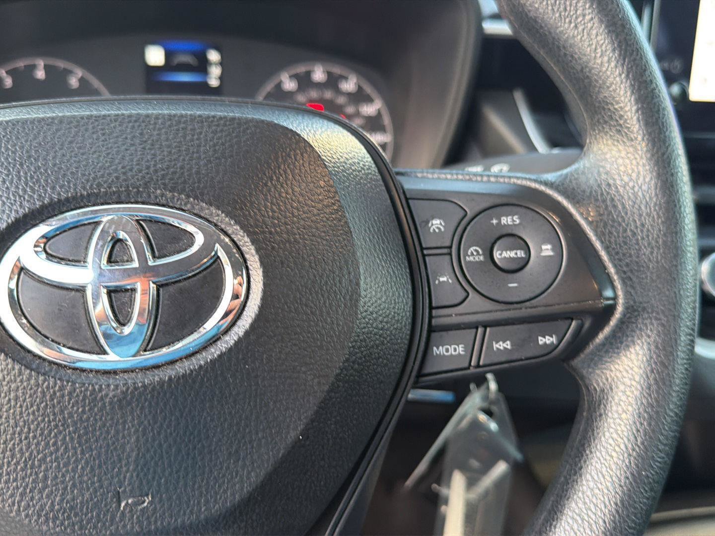 Certified 2025 Toyota Corolla LE FWD image 21