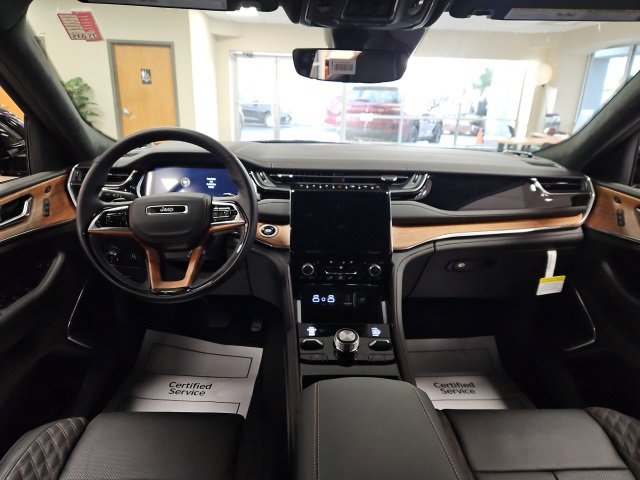 New 2025 Jeep Grand Cherokee Summit image 12