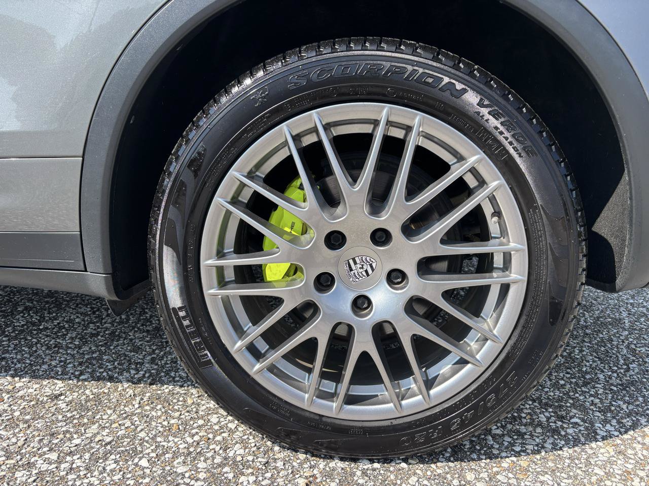 Used 2018 Porsche Cayenne S w/ Premium Package Plus AWD/4WD image 32