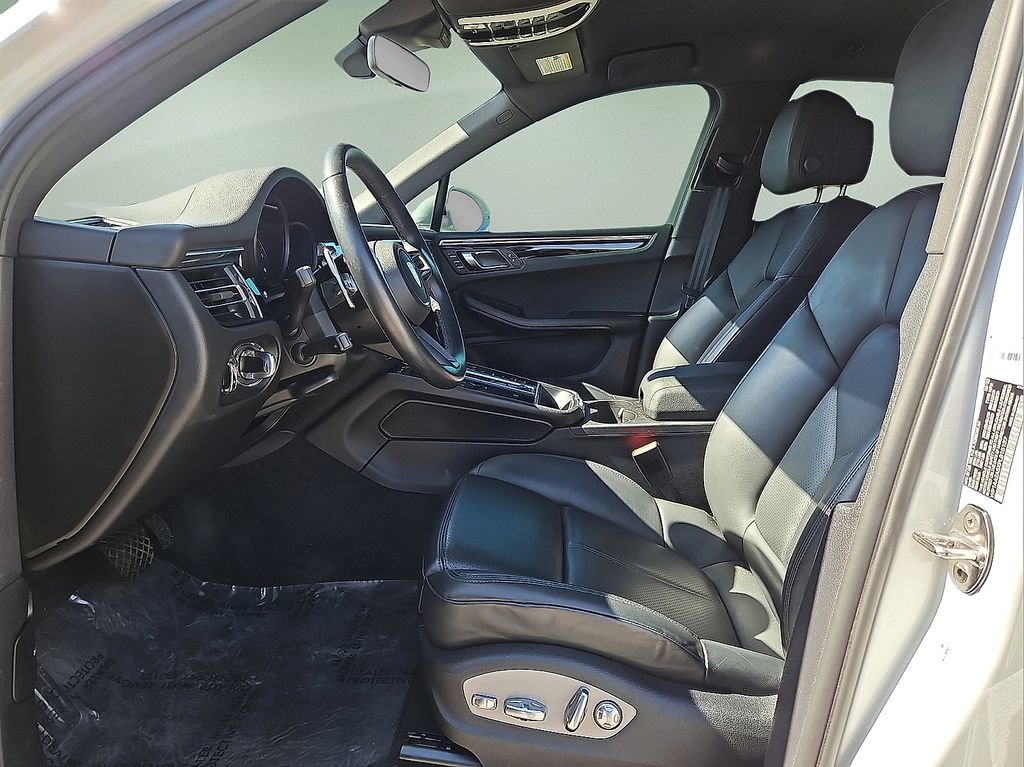 Used 2023 Porsche Macan image 14