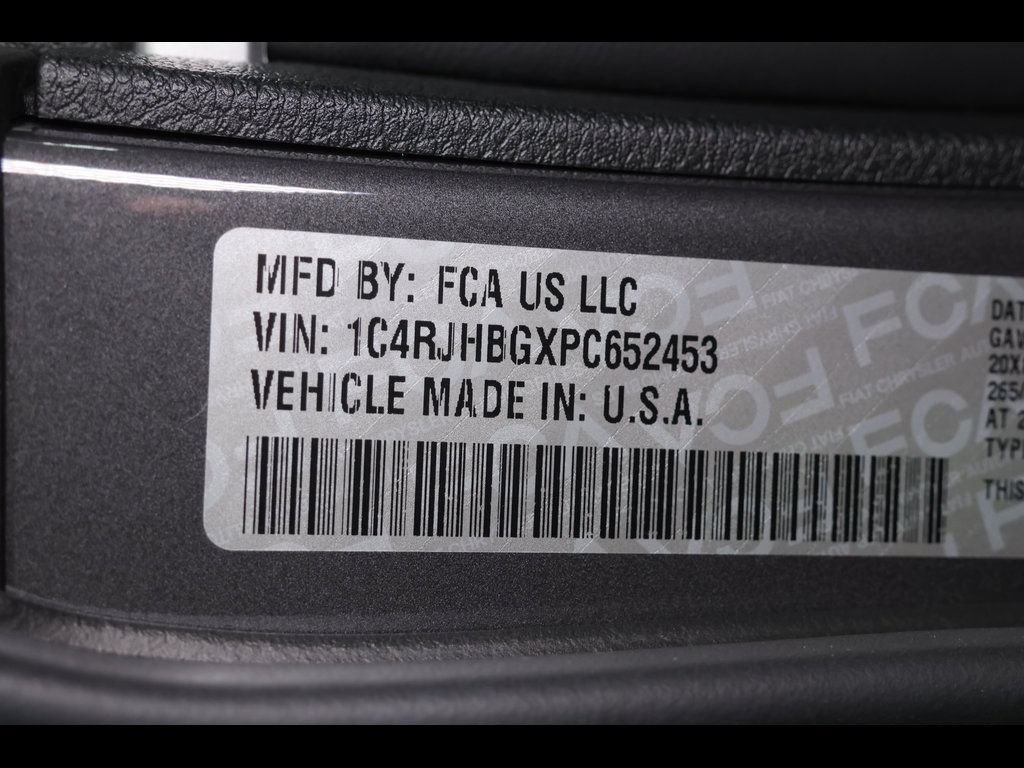 Used 2023 Jeep Grand Cherokee Limited w/ Black Appearance Package AWD/4WD image 32