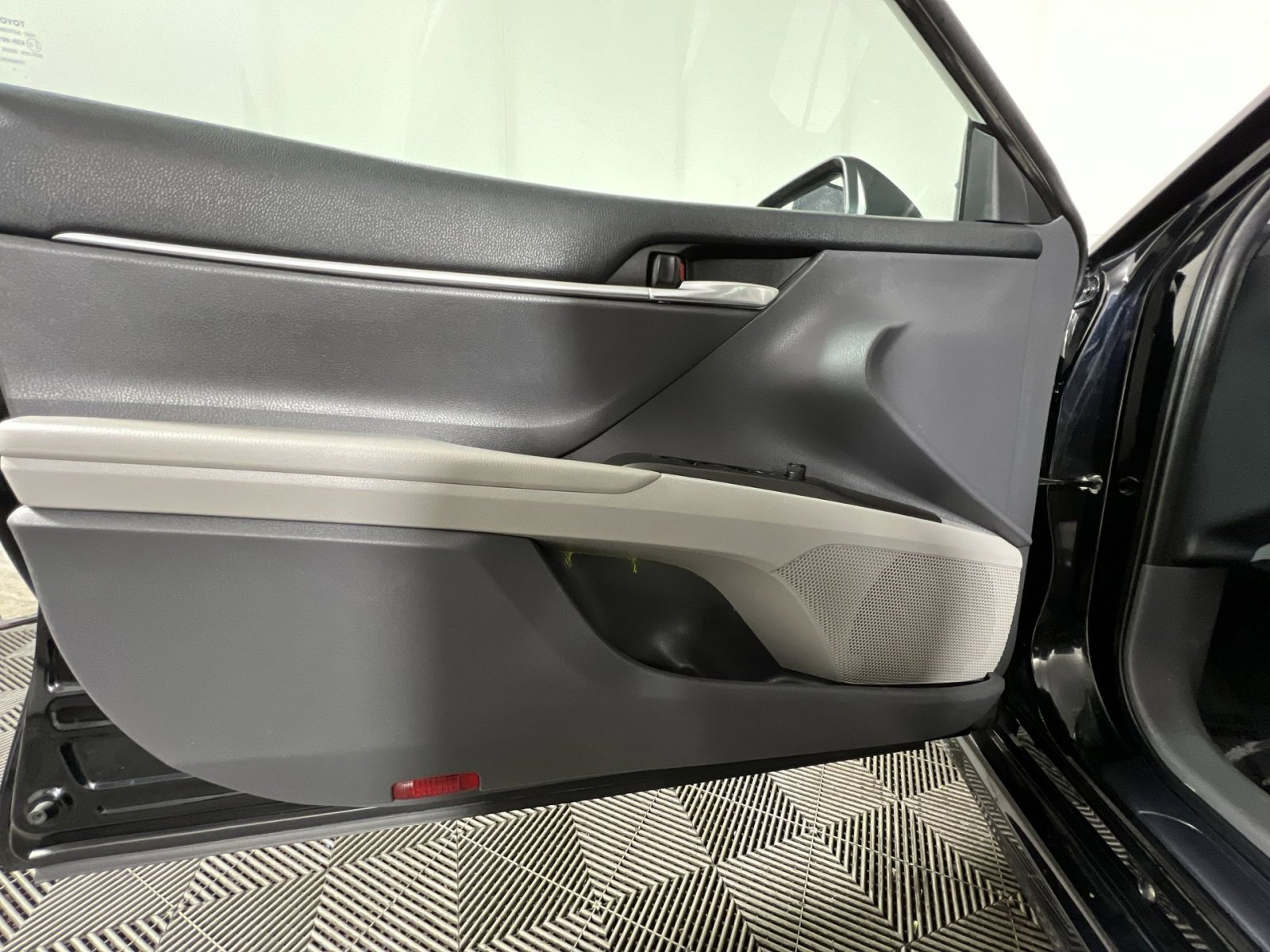 Used 2022 Toyota Camry SE FWD image 14