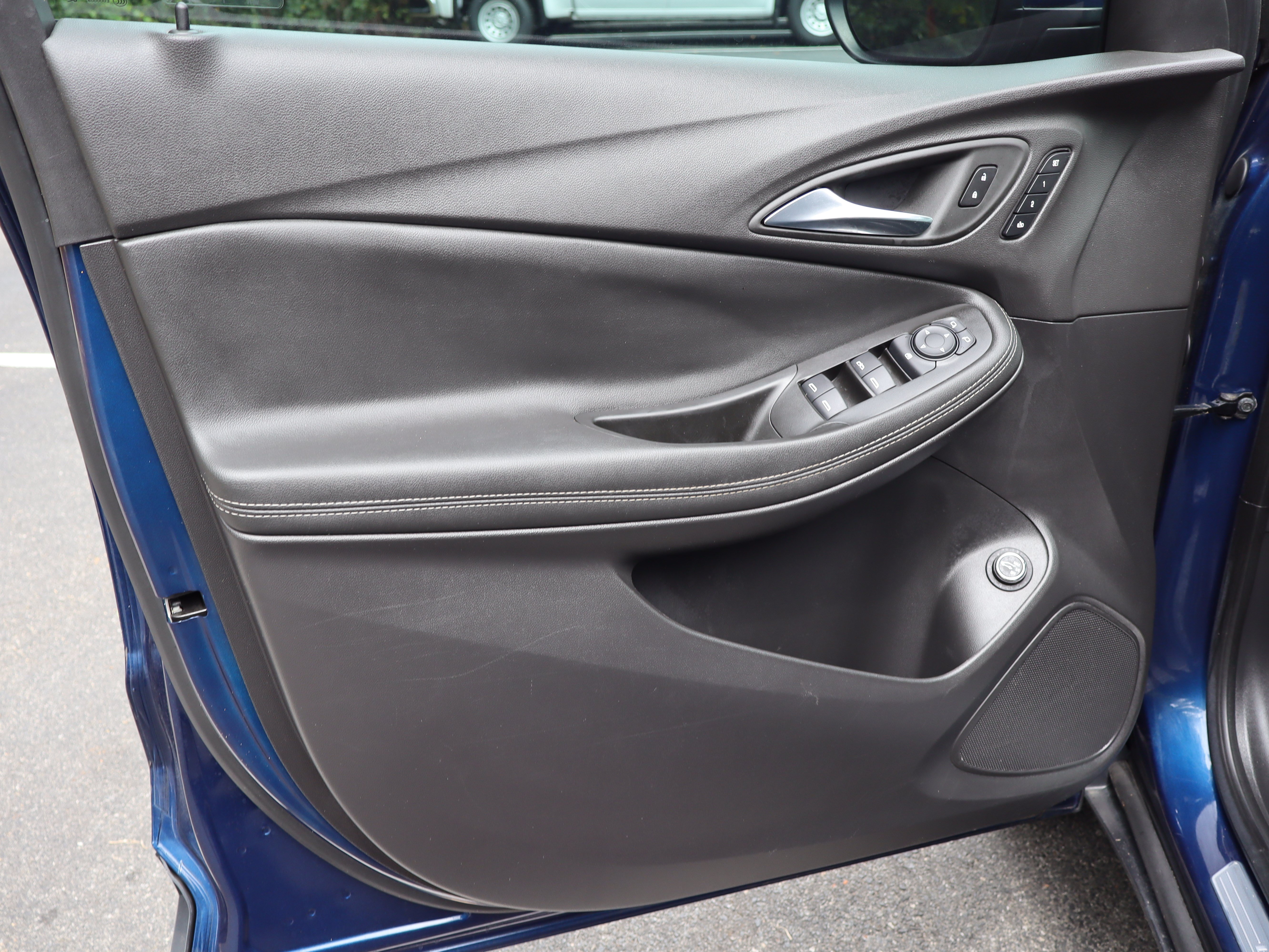 Used 2023 Buick Encore GX Essence w/ Experience Buick Package FWD image 18