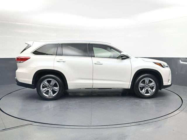Used 2019 Toyota Highlander Limited FWD image 3