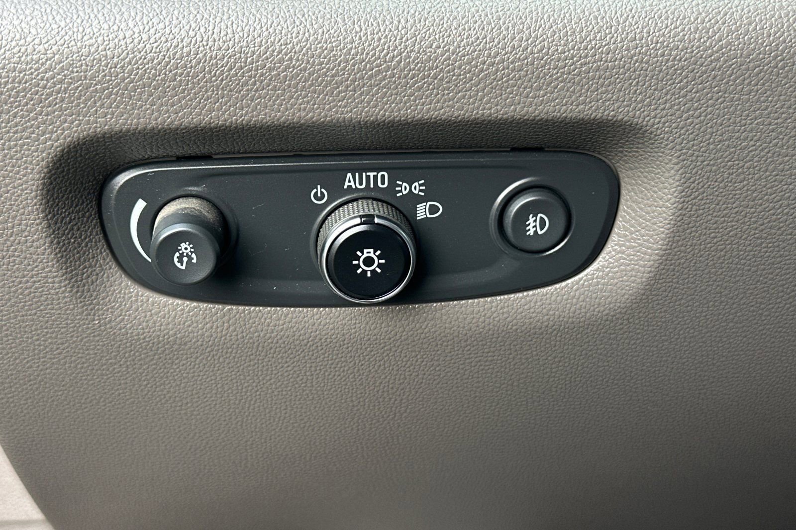 Used 2021 Chevrolet Traverse Premier w/ LPO, Floor Liner Package image 41