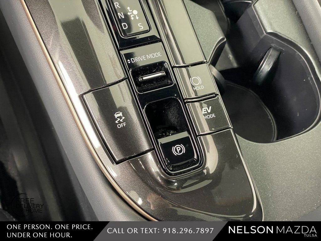 Used 2025 Toyota Crown Signia w/ Advanced Technology Package image 36