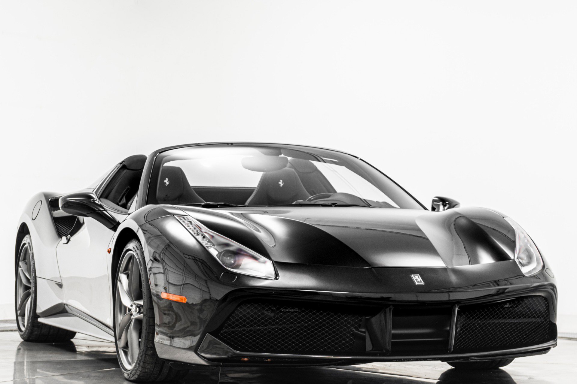 Used 2018 Ferrari 488 Spider RWD image 3