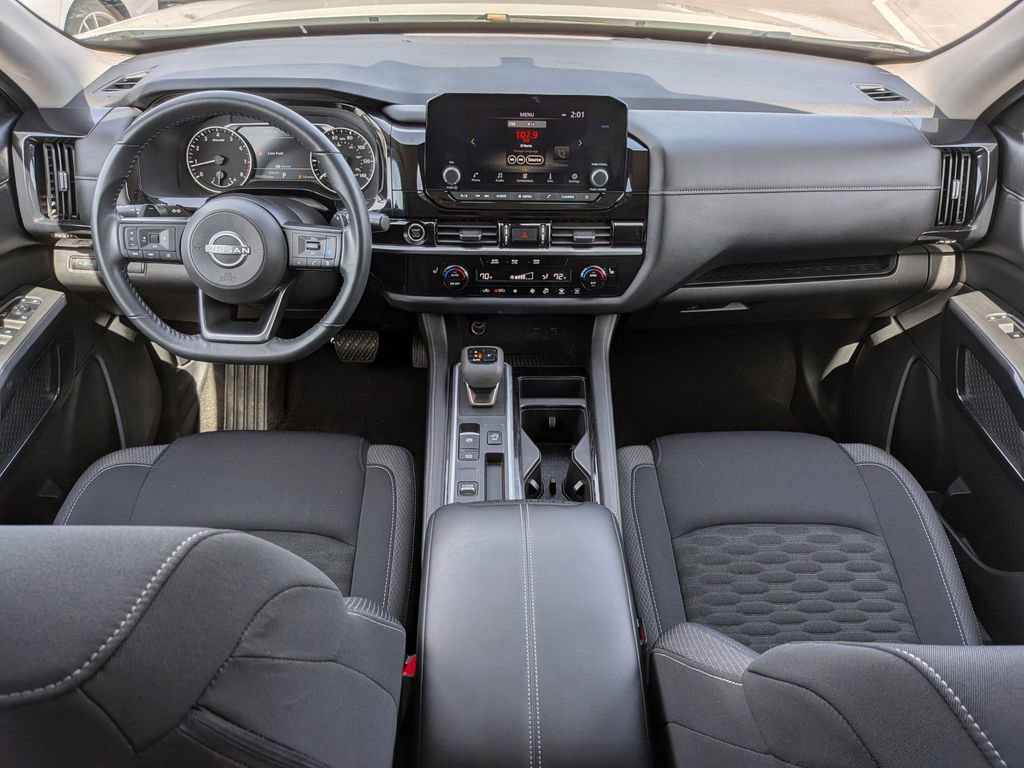 Used 2024 Nissan Pathfinder SV image 27