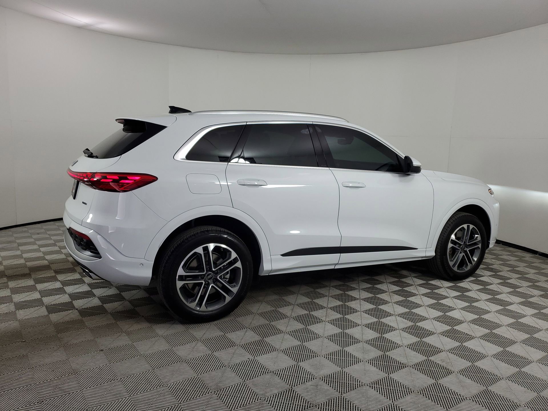 Certified 2025 Audi Q5 2.0T Premium image 11