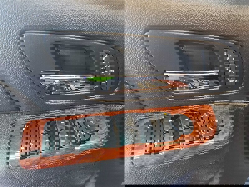 Used 2013 Chevrolet Suburban LTZ image 29