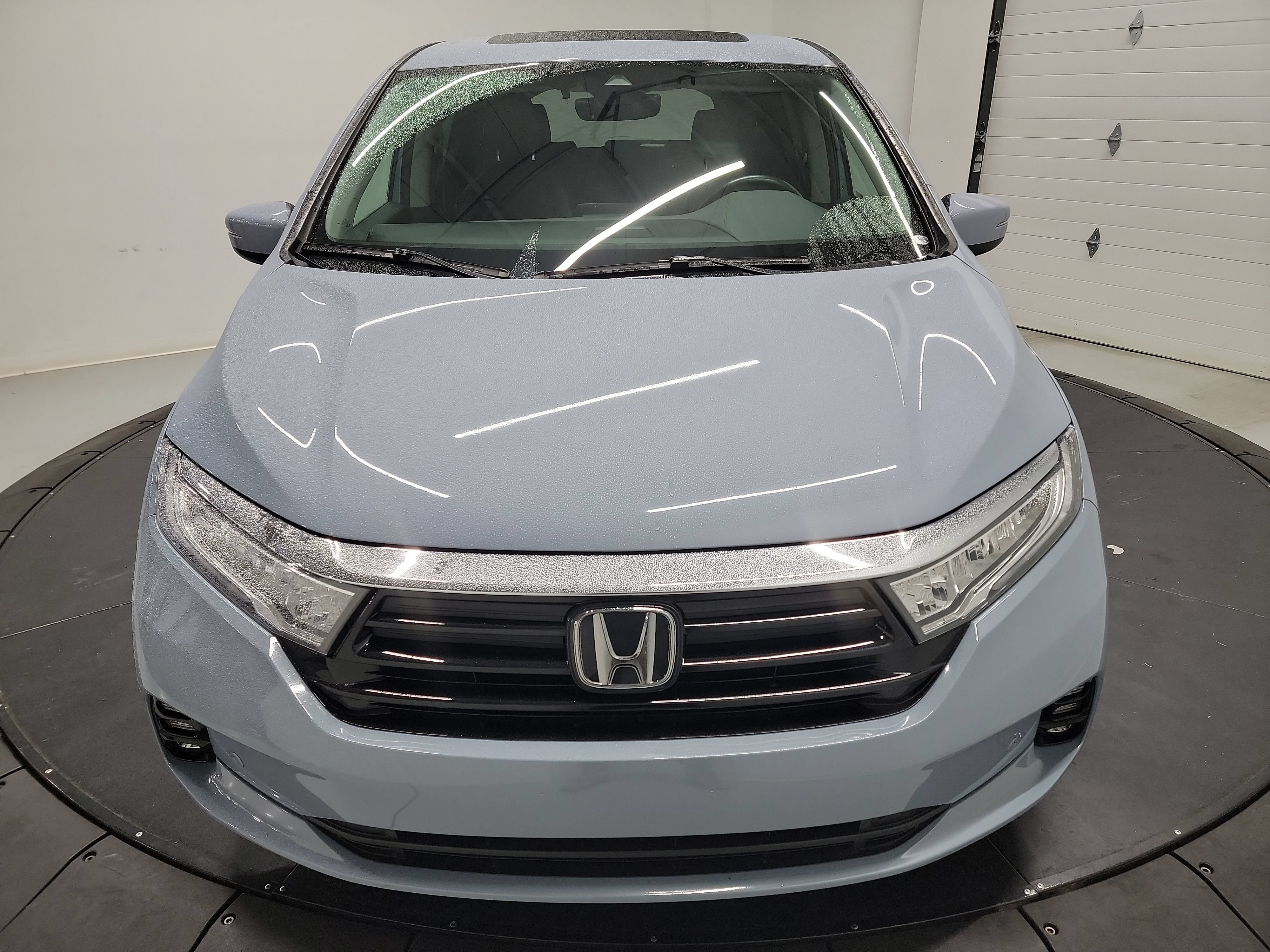 Used 2024 Honda Odyssey Touring image 2