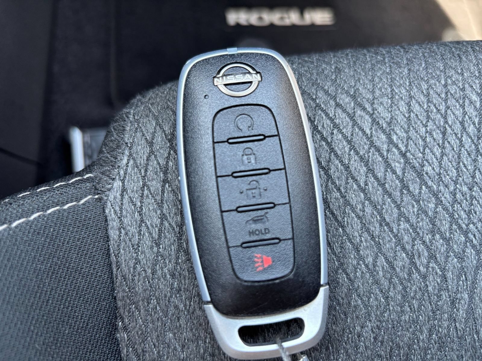 Used 2025 Nissan Rogue SV FWD image 28