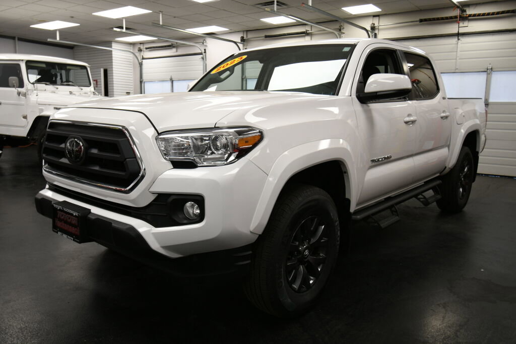 Certified 2023 Toyota Tacoma SR5 image 3