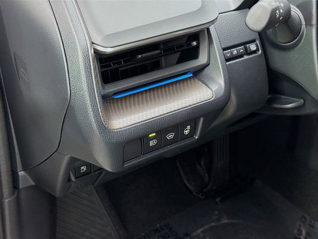 Used 2025 Toyota Prius XLE image 10