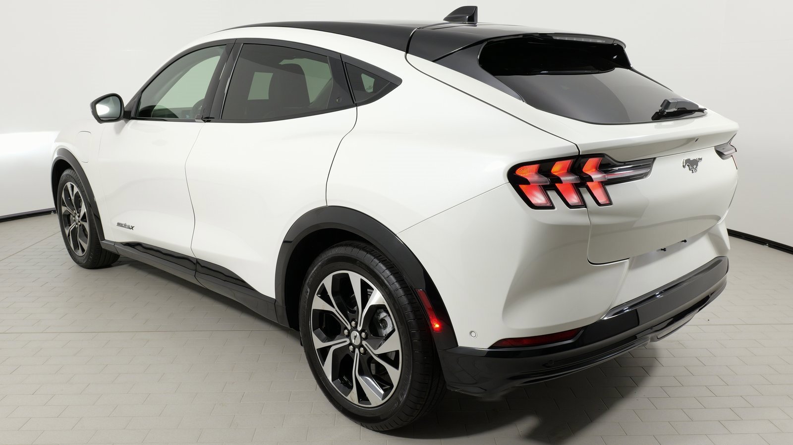 Used 2022 Ford Mustang Mach-E Premium image 14