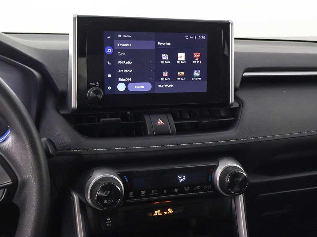 Used 2025 Toyota RAV4 XLE AWD/4WD image 40