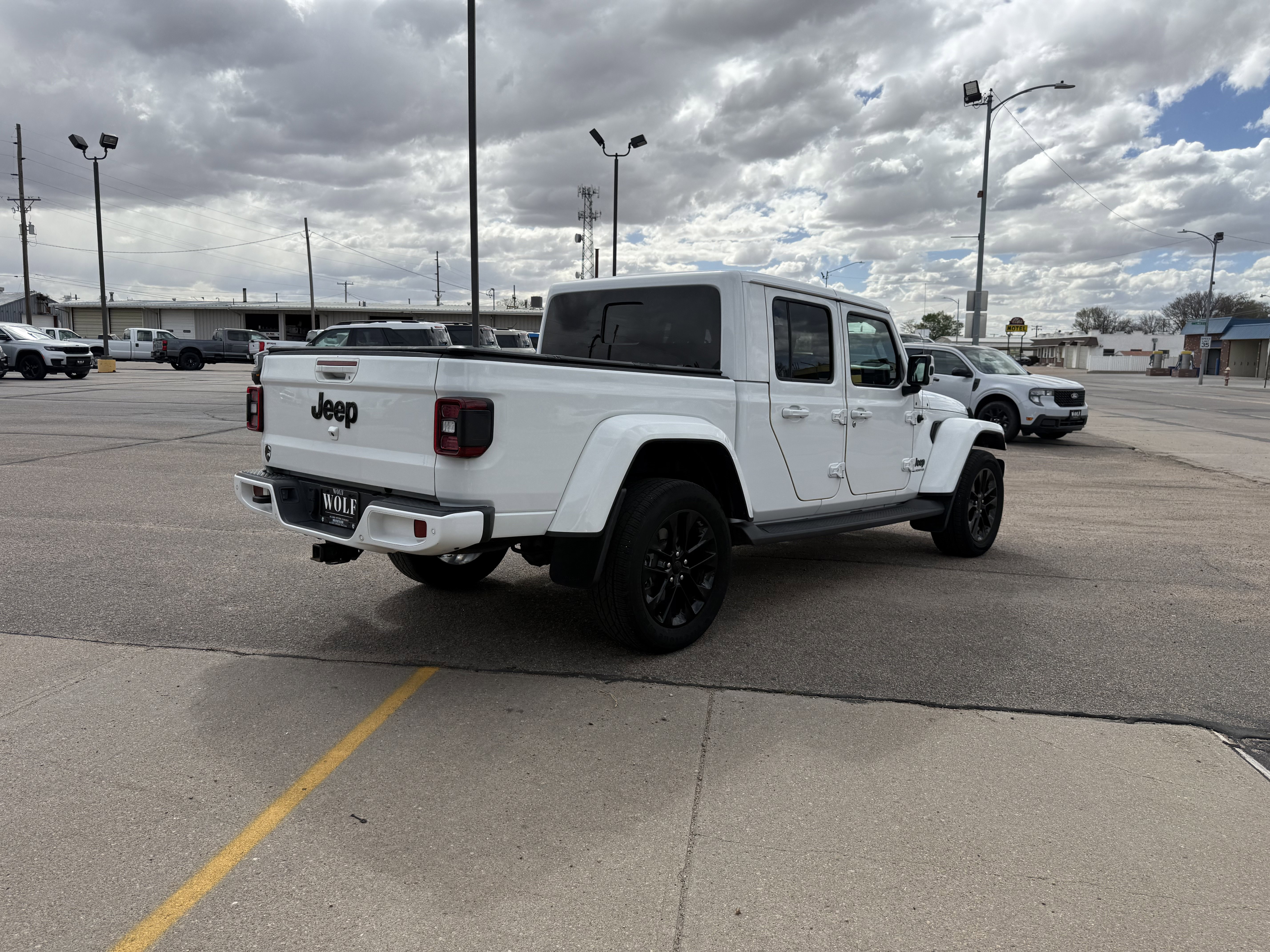 Used 2021 Jeep Gladiator Overland AWD/4WD image 7