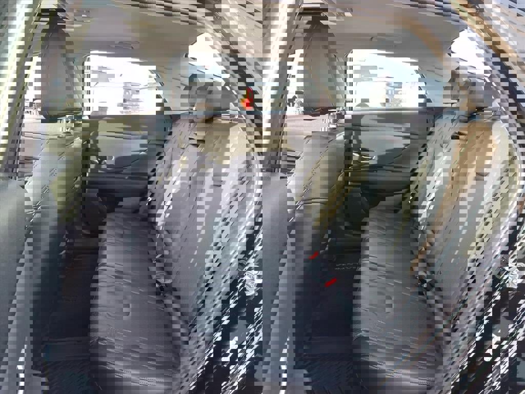 Used 2023 Hyundai Elantra Limited image 17