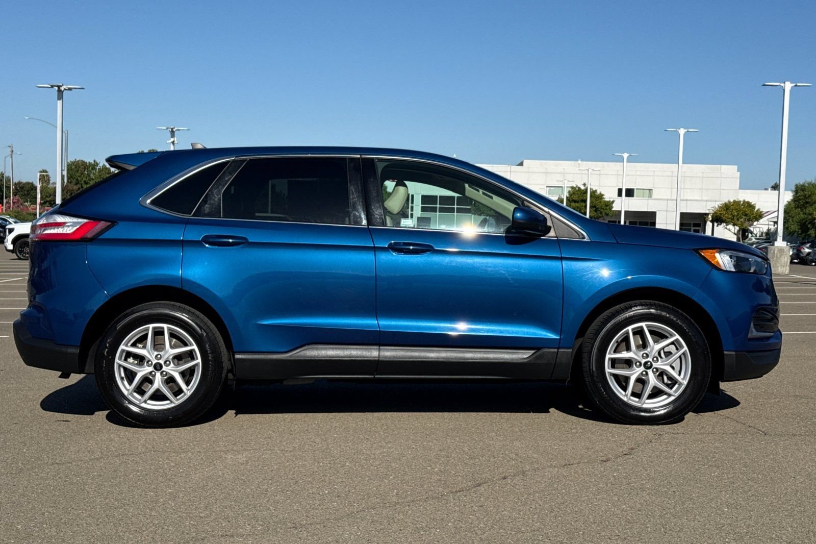 Used 2024 Ford Edge SEL AWD/4WD image 3