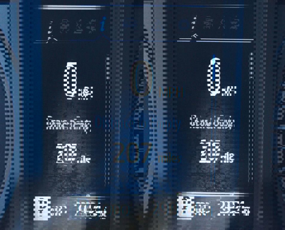 Used 2023 Toyota Tacoma SR image 4