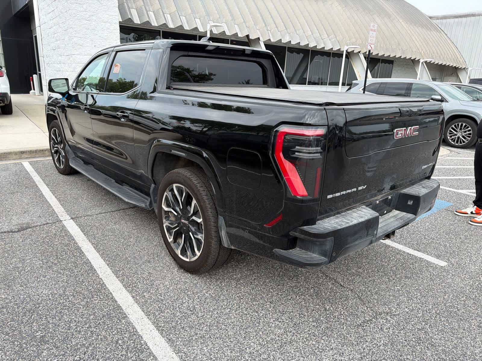 Certified 2026 GMC Sierra EV Denali AWD/4WD image 9