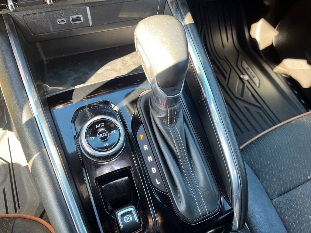 Used 2024 GMC Canyon AT4 w/ Technology Package image 44