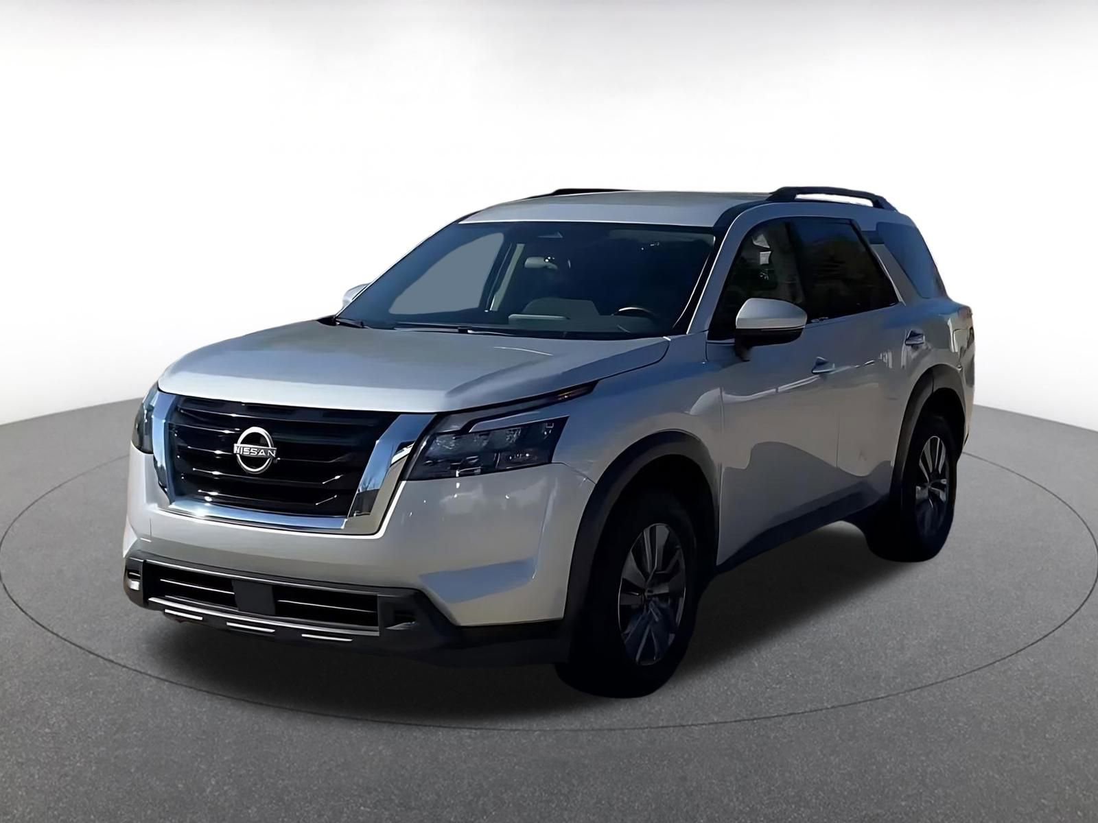 Used 2025 Nissan Pathfinder SV image 7