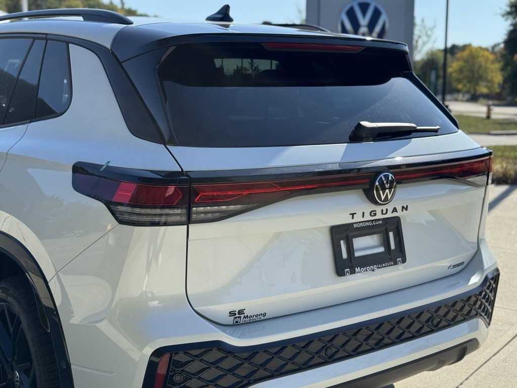 New 2025 Volkswagen Tiguan SE R-Line image 14