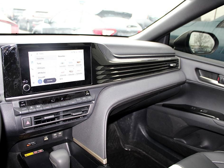 Used 2025 Toyota Camry SE image 18