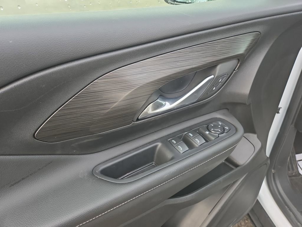Used 2023 GMC Terrain SLE image 16