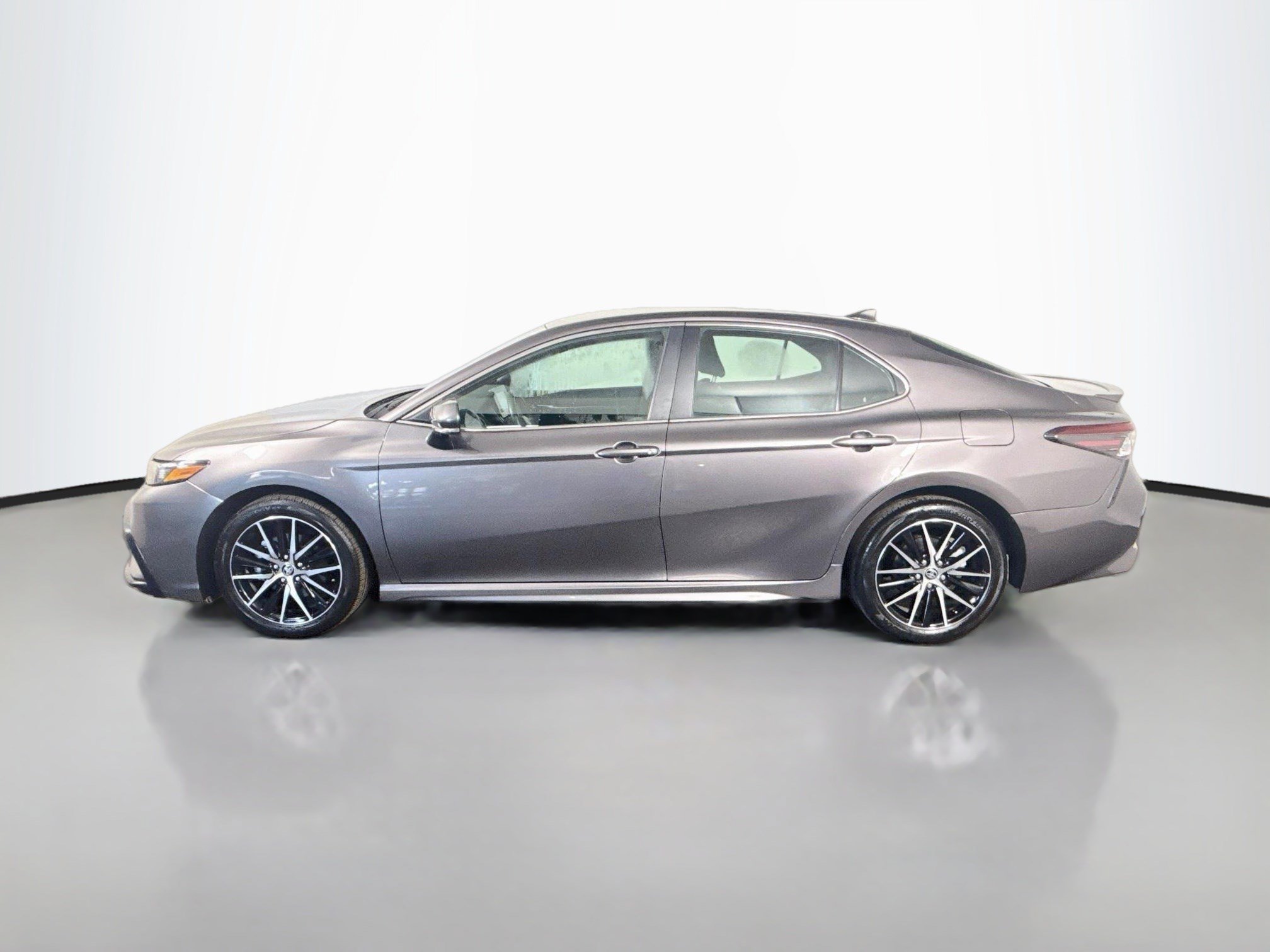 Used 2024 Toyota Camry SE FWD image 6