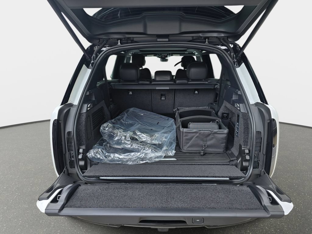 New 2026 Land Rover Range Rover Long Wheelbase SE AWD/4WD image 11