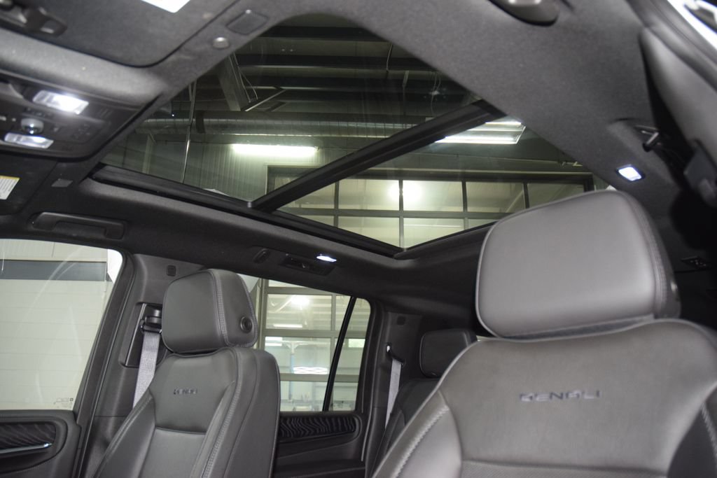 Used 2024 GMC Yukon XL Denali AWD/4WD image 53