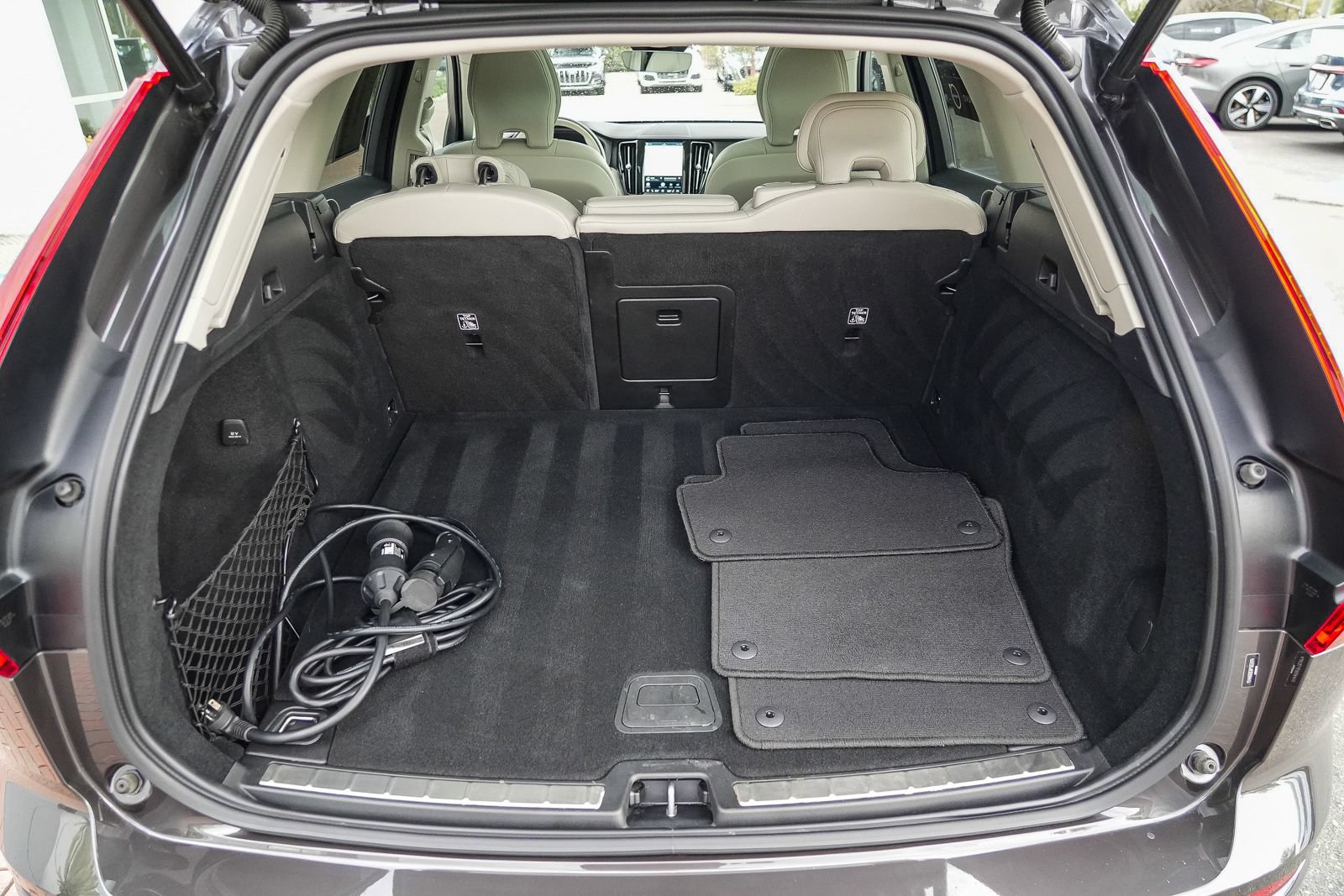 Used 2023 Volvo XC60 T8 Plus AWD/4WD image 29
