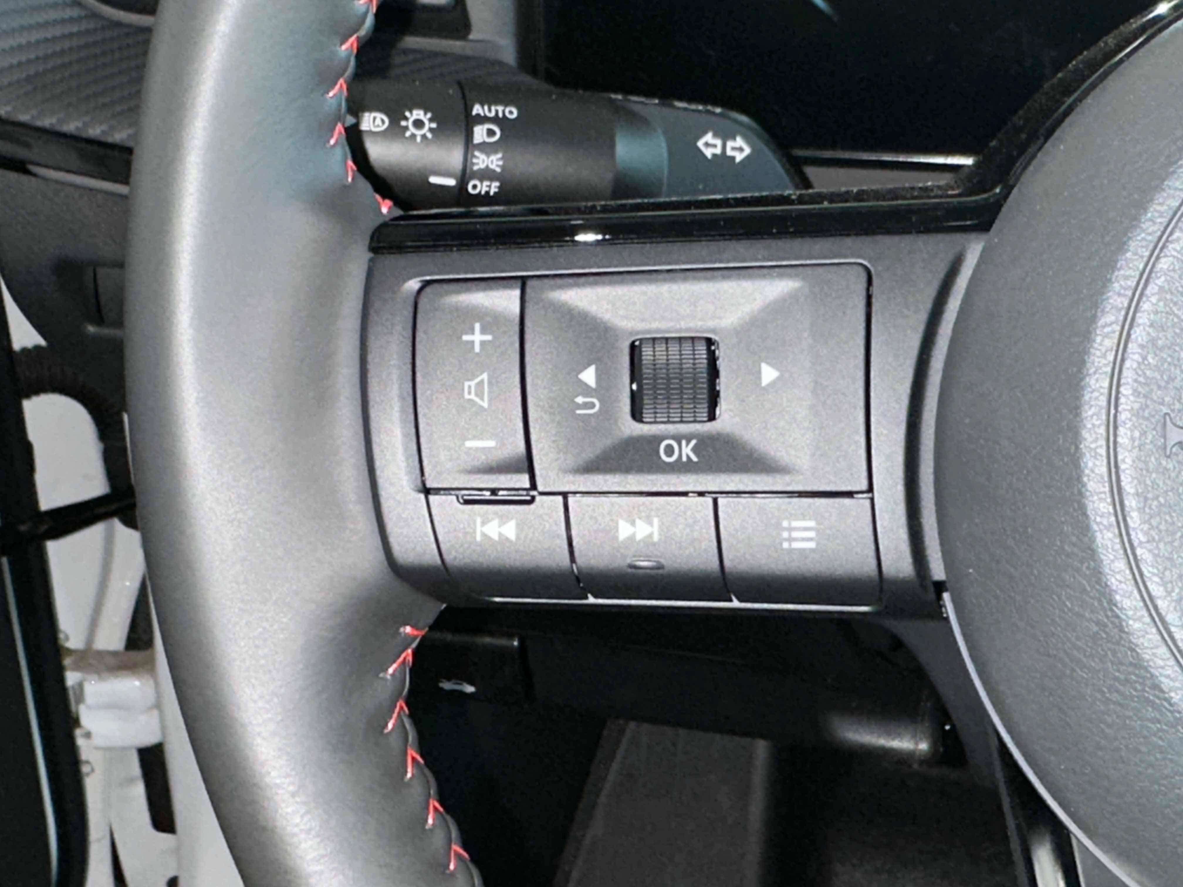 New 2025 Nissan Kicks SR AWD/4WD image 38