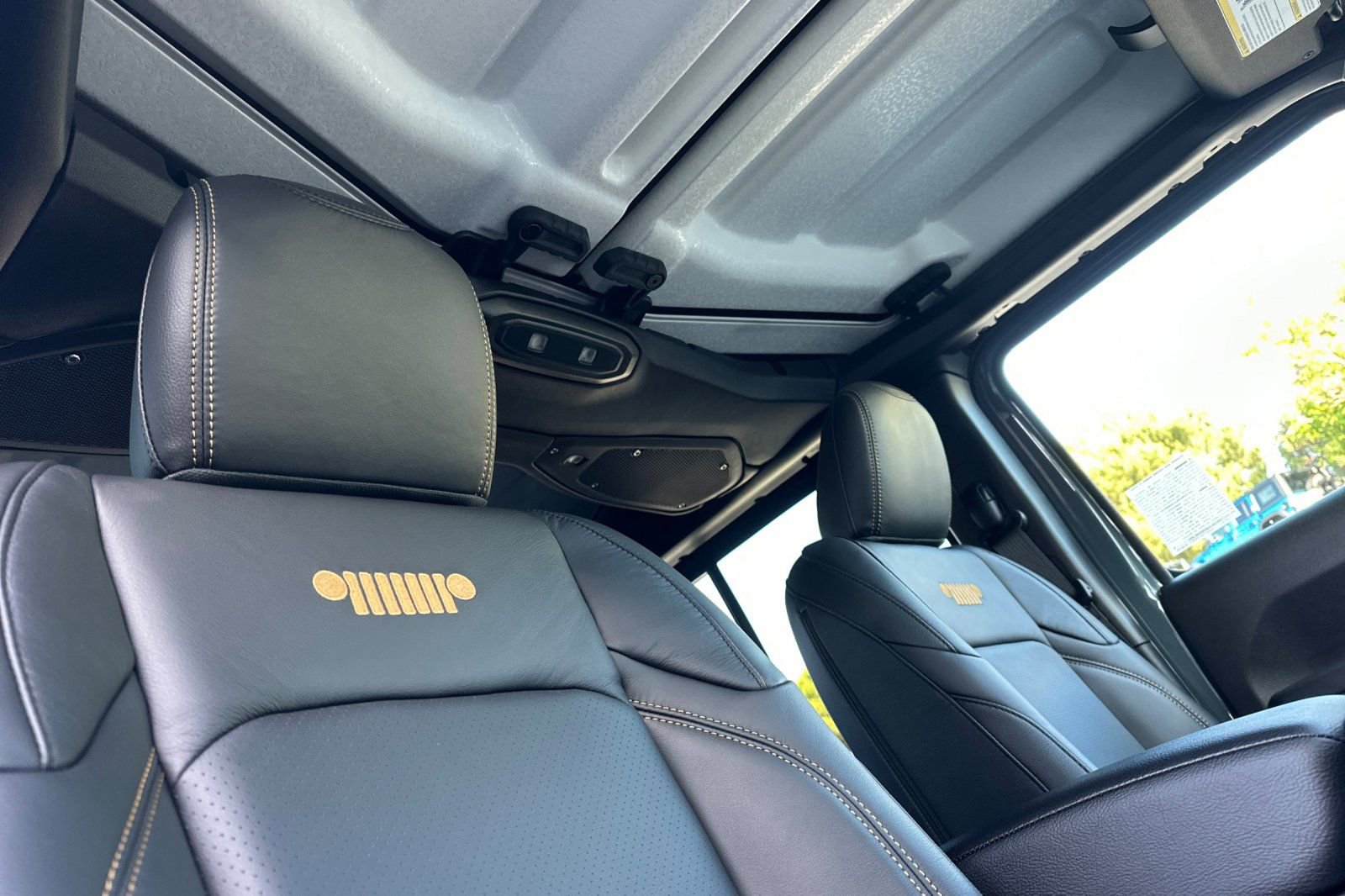New 2026 Jeep Gladiator Sport AWD/4WD image 16