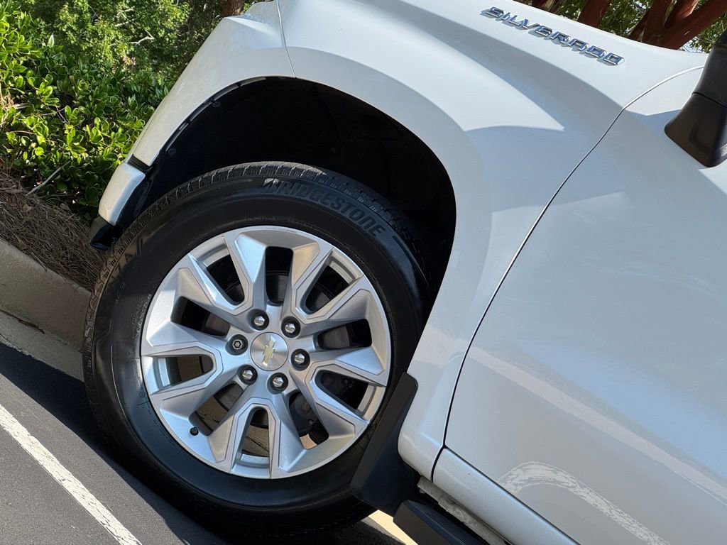 Used 2020 Chevrolet Silverado 1500 Custom w/ Custom Value Package image 9