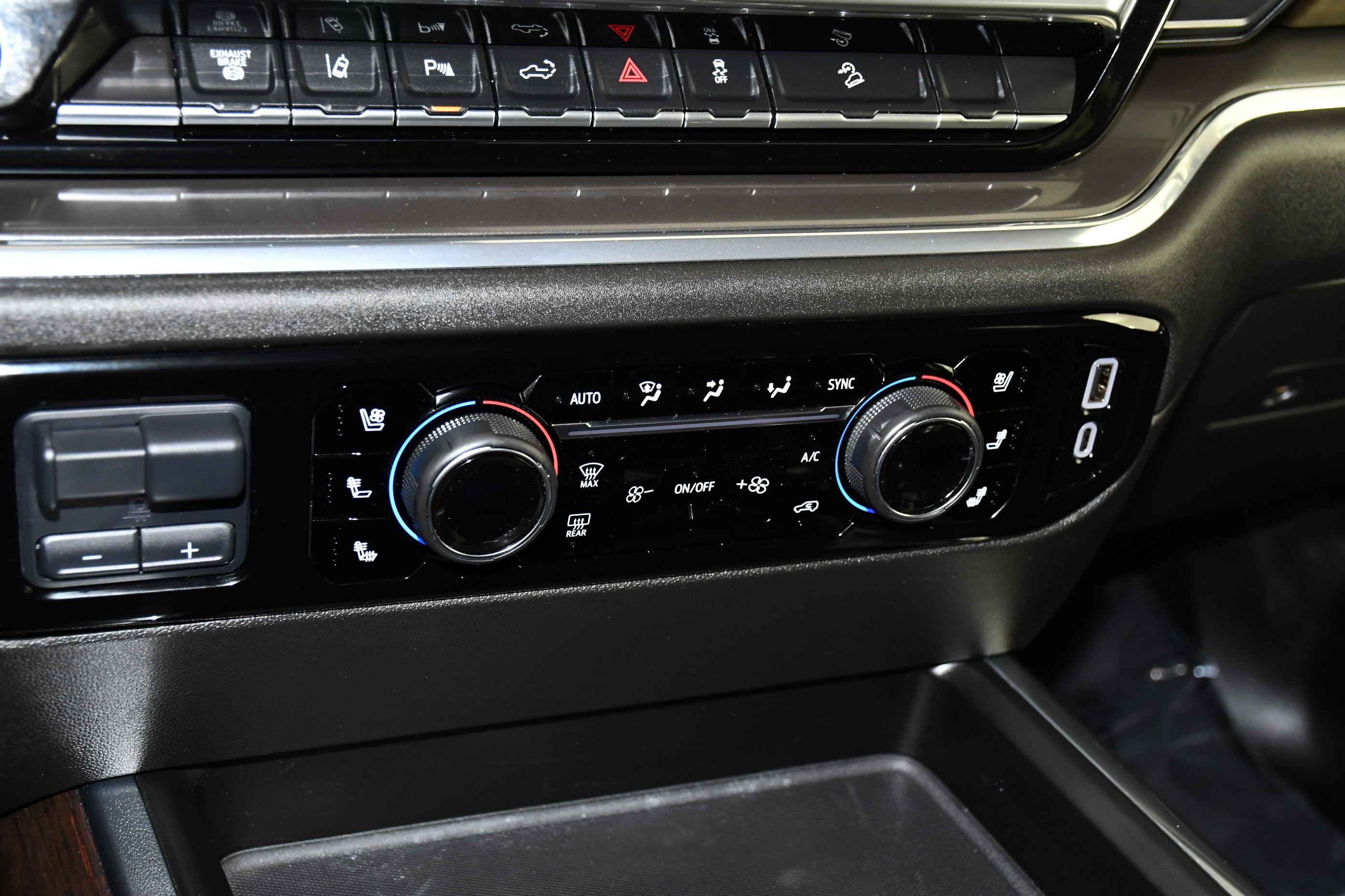 Used 2024 Chevrolet Silverado 3500 High Country w/ High Country Premium Package AWD/4WD image 34