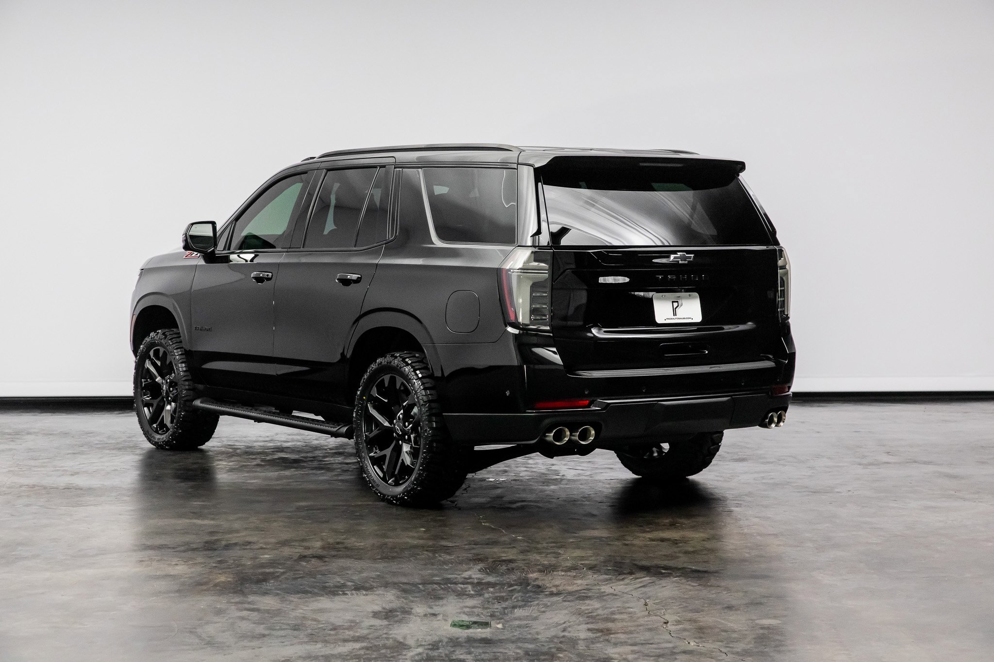 Used 2023 Chevrolet Tahoe Z71 w/ Luxury Package AWD/4WD image 16