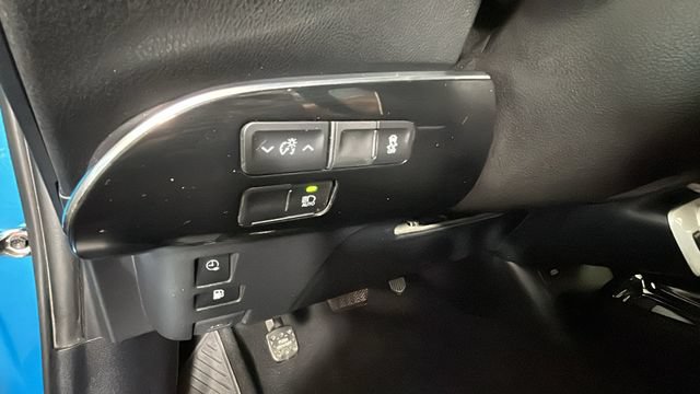 Used 2019 Toyota Prius Prime Premium FWD image 17