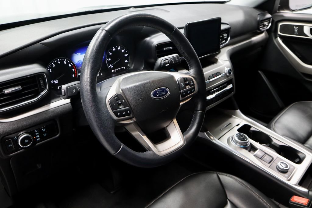 Used 2023 Ford Explorer XLT w/ Equipment Group 202A AWD/4WD image 26