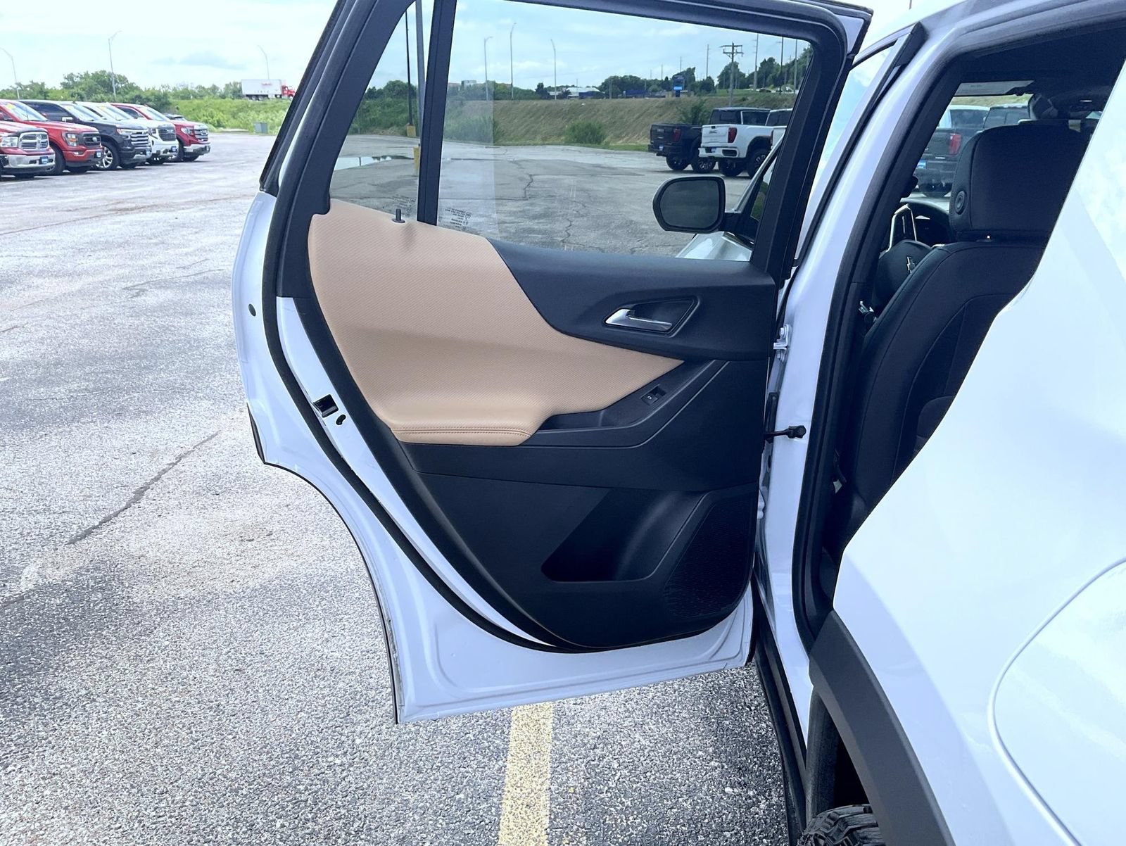 Certified 2026 Chevrolet Equinox ACTIV w/ Safety and Technology Package AWD/4WD image 22
