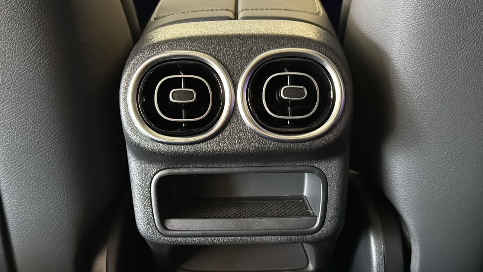 Used 2025 Mercedes-Benz GLC 300 4MATIC image 28