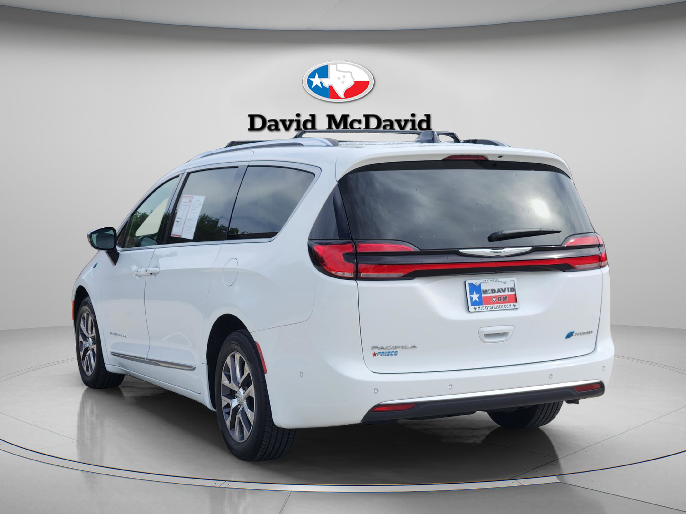 Used 2025 Chrysler Pacifica Pinnacle image 4