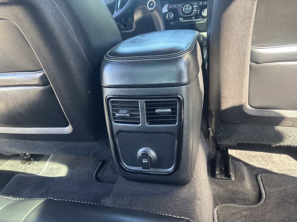 Used 2014 Chrysler 300 S w/ Light Group image 23