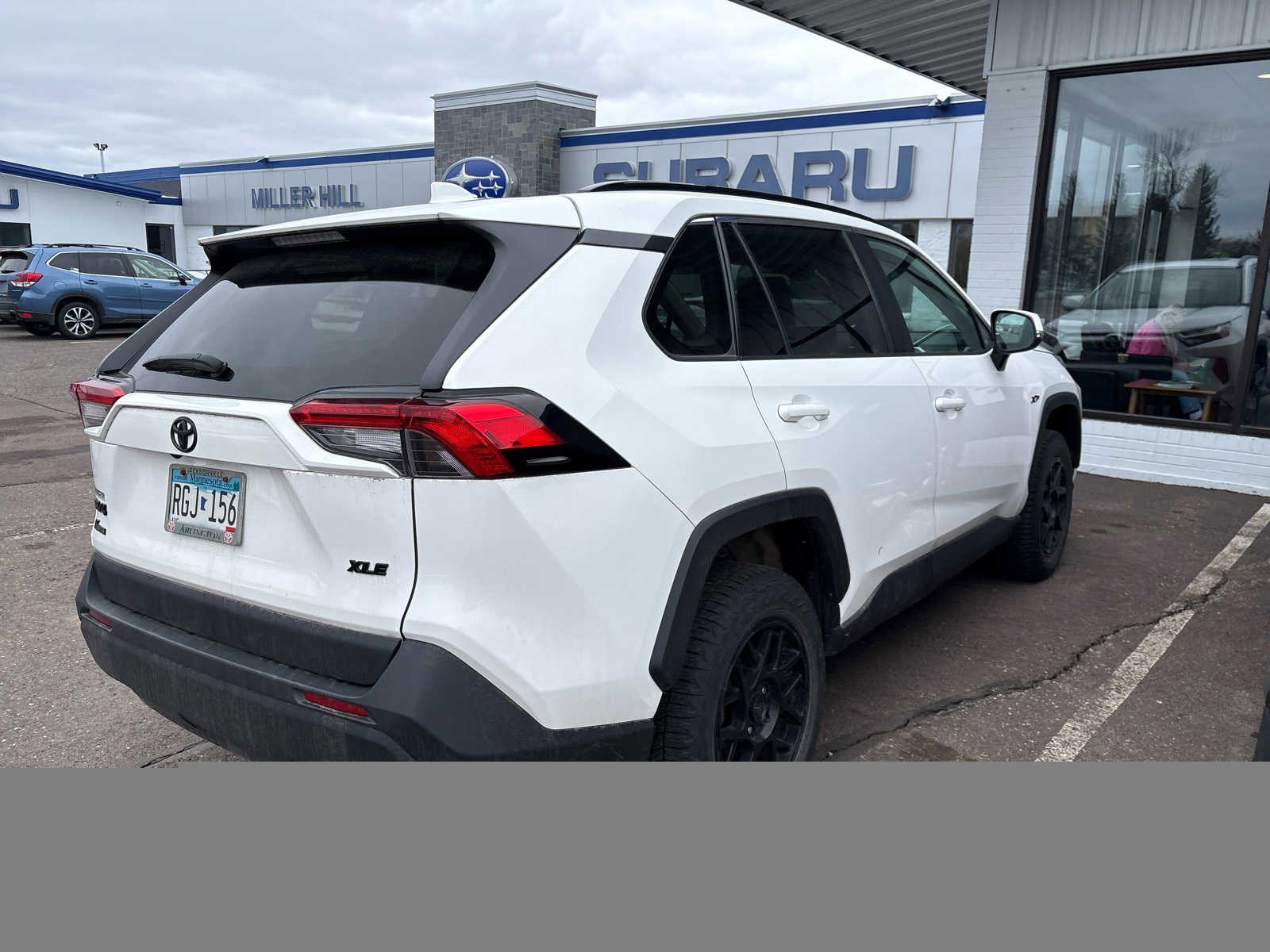 Used 2022 Toyota RAV4 XLE w/ Convenience Package FWD image 7