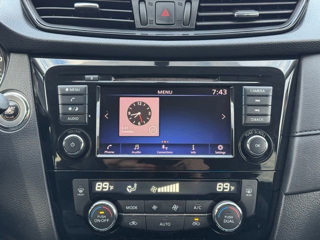 Used 2018 Nissan Rogue SV image 3